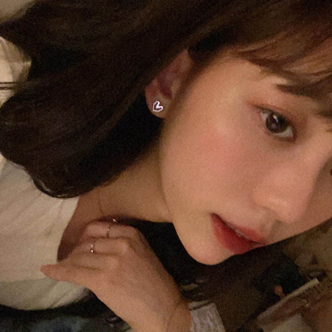 野島樺乃のインスタグラム：「あなたの大きな身体でぎゅっと。 　　　　　　抱き寄せて離さないで . . この歌可愛いっ 聴いてると心あったまるね〜 . . . #セルカ #栄 #名古屋 #ぎゅっと。 #fff #秋メイク」
