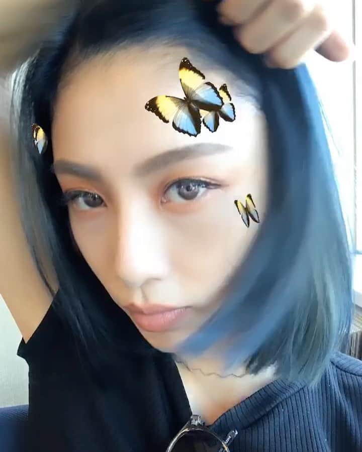 honoka のインスタグラム：「久しぶりのネイビー🦋💕 @026.yoshio0922 さん いつもありがとうございます🙏」