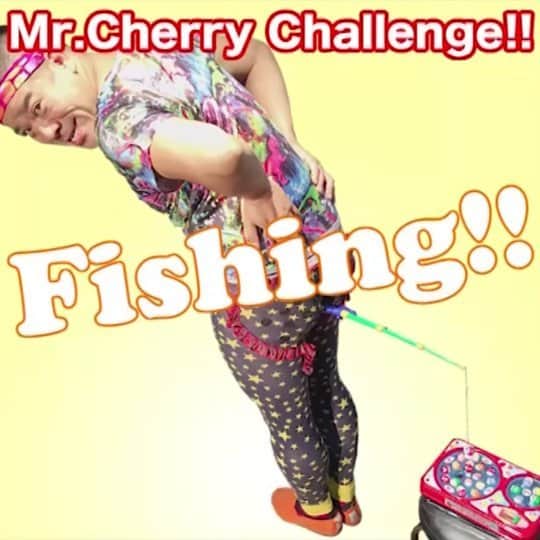 チェリー吉武のインスタグラム：「【Fishing rod scissors fishing on the buttocks】 You can even fish with your butt🎣 ヒップフィッシングチャレンジ えびで鯛釣るではなくケツで鯛をつる ユーモラスをお許しください #guinnessworldrecord #Challenge #mrcherry #officiallyamazing #ギネス世界記録 #チェリー吉武 #チャレンジ #🍒 #fishingchallenge」