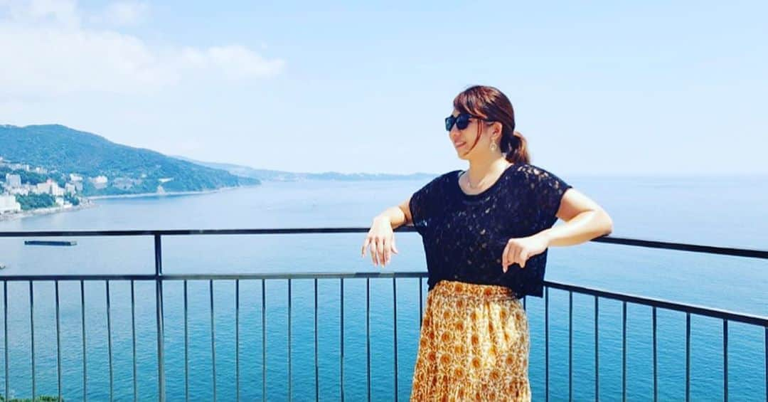 宮川紗麻亜さんのインスタグラム写真 - (宮川紗麻亜Instagram)「🌻 なんかいい感じ風🏝✨ #海 #beach #location #青い海 #beautiful #summer でも、本当は…次の写真にて明らかに😂」8月24日 18時34分 - sunflower__summer