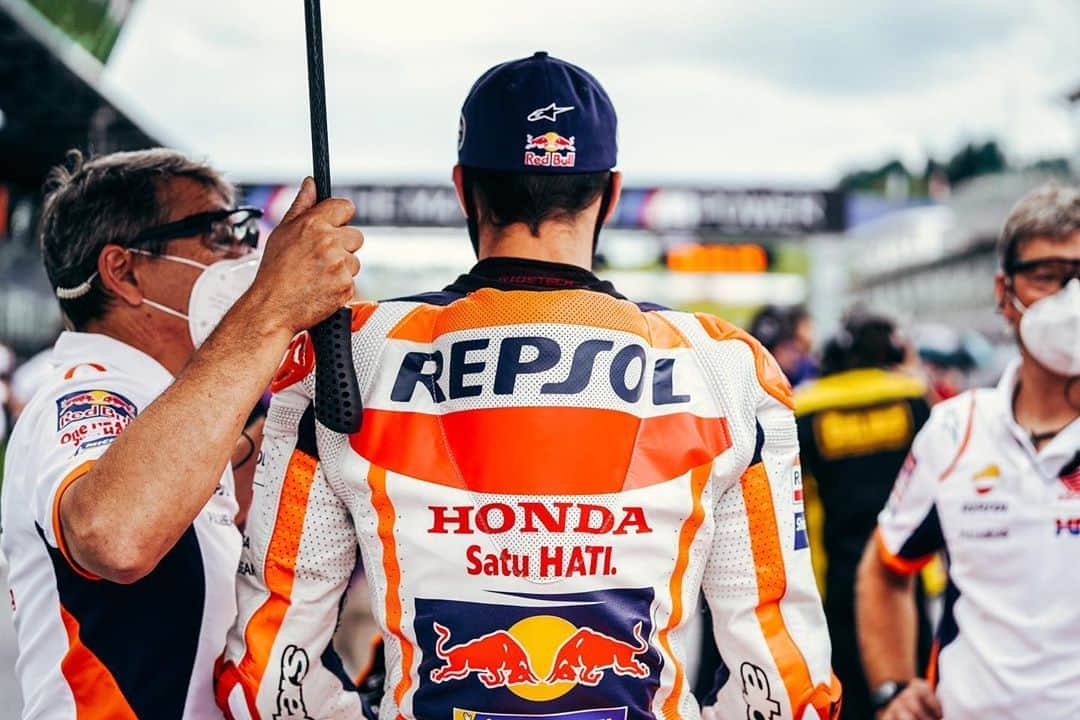 レプソル・ホンダのインスタグラム：「A whole new week of recovery, training, growing. ⠀⠀⠀⠀⠀⠀⠀⠀⠀ #MondayMotivation」