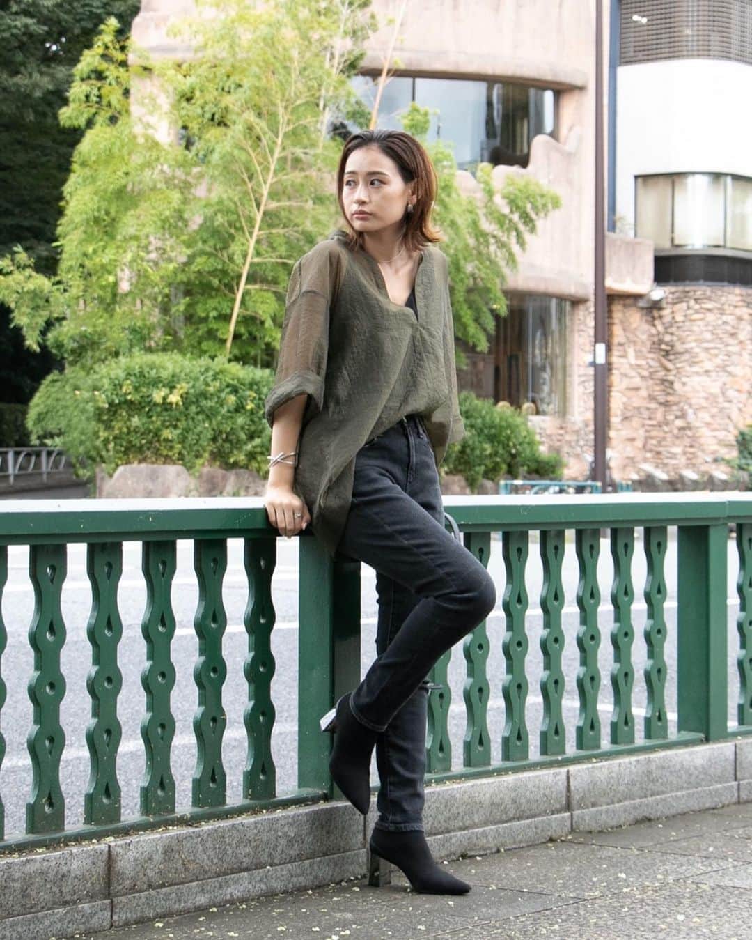 のインスタグラム：「.﻿ ﻿ ﻿ 〜 RED CARD SNAP 5STYLE 〜﻿ vol.3 PRESS 漆崎愛 @aiurushisaki﻿ ﻿ Denim : ﻿ Anniversary Highrise﻿ ¥19,000+tax﻿ ﻿ ﻿ #redcard#redcarddenim#redcardsnap#snap#denim#jeans#ootd#code#denimcode#レッドカードスナップ#レッドカードデニム#美脚デニム#デニムコーデ#大人カジュアル#夏コーデ#透けトップス#テーパードデニム#ブラックデニム」