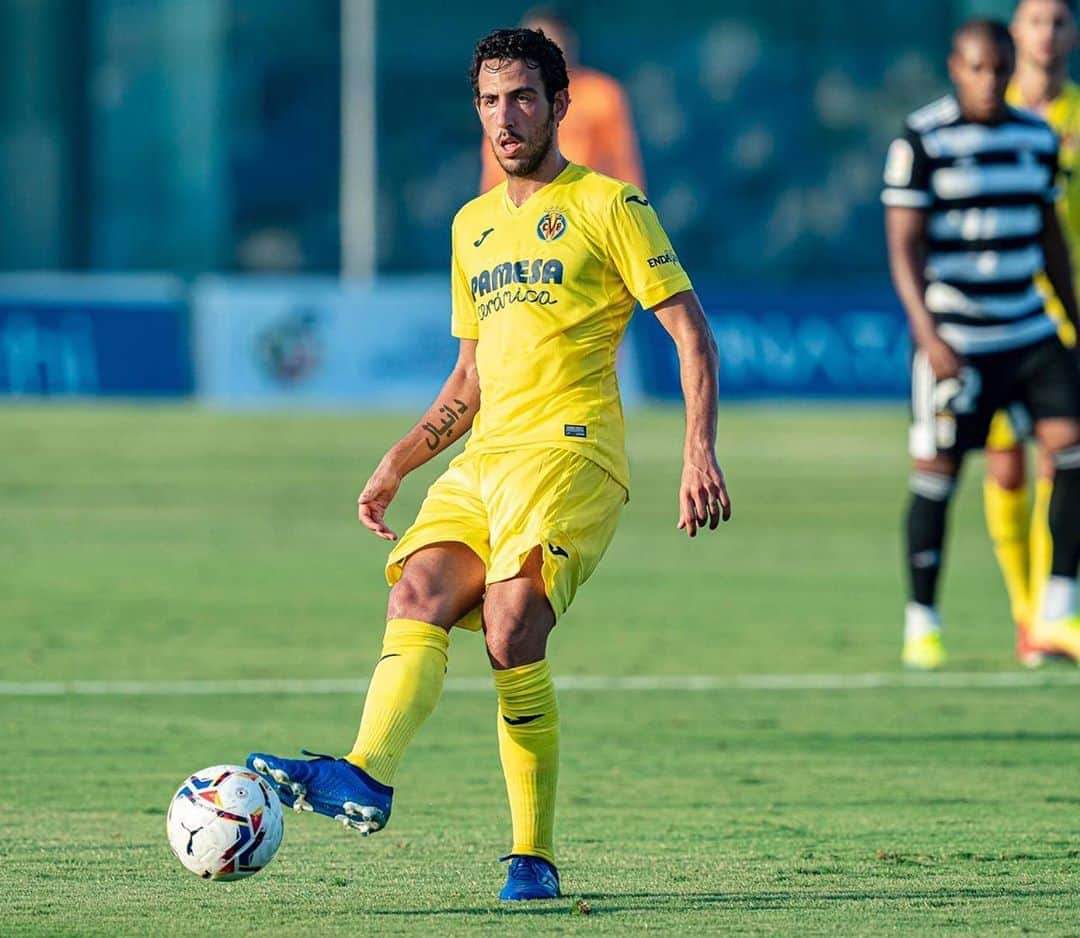 ダニエル・パレホのインスタグラム：「Buenas sensaciones en mi primer partido de amarillo. Sin duda, un día especial. Acoplándonos poco a poco... A seguir trabajando!!! Endavant!!!」