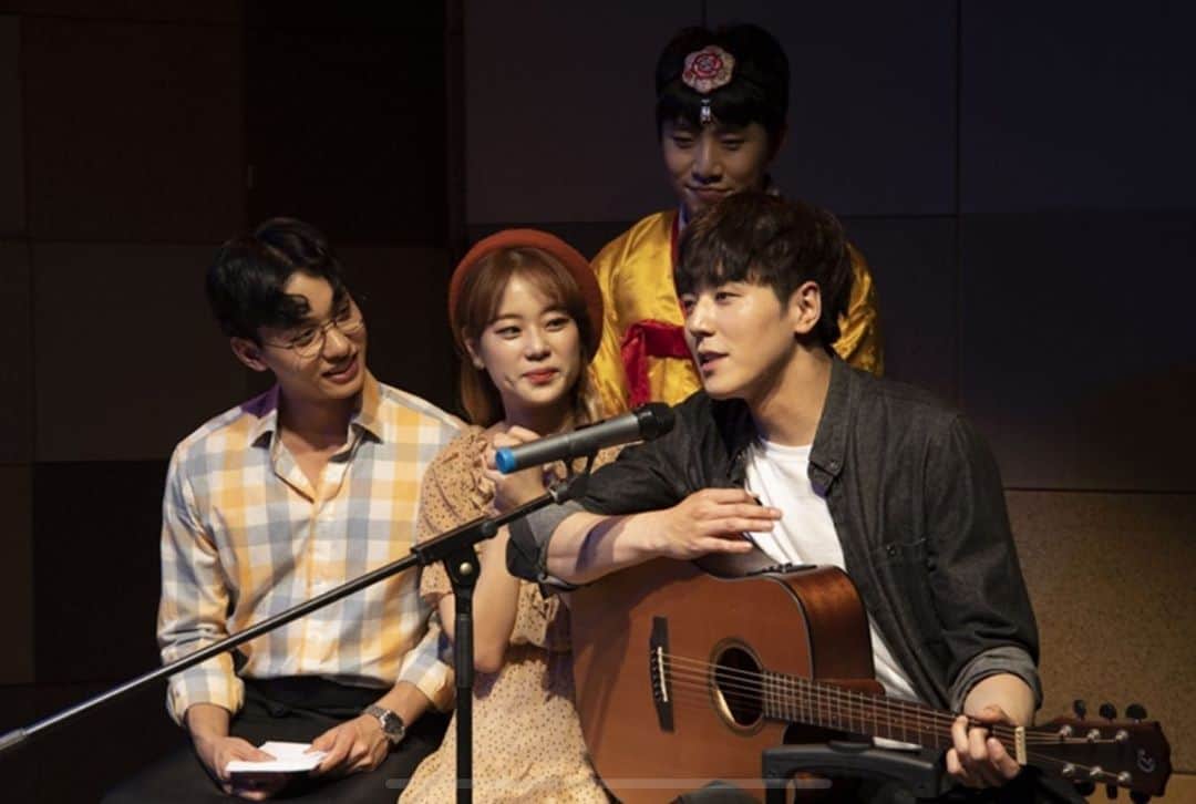 シンバのインスタグラム：「#찬란하지않아도괜찮아 부족한 사람을 위해 부족함없이 이끌어준 고마운 배우,스텝분들 고맙고 사랑합니다」