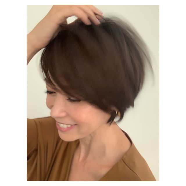 辺見えみりさんのインスタグラム写真 辺見えみりinstagram 近頃こんな時代なので 自分でできることは自分でできたらいいなと思っていたら Colorisさんから使ってみませんか とのお話をいただきました 正直 家でカラーなんて 久しぶりすぎて緊張するなと思っ