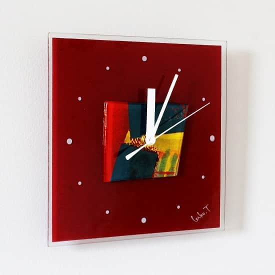 comb de shioさんのインスタグラム写真 - (comb de shioInstagram)「時計から、アートのある生活、はじめませんか？  glass art clock by Isako TODA﻿ ﻿ #アートのある暮らし ﻿ ------------------------﻿ 【作品リスト】﻿ ﻿ ■ ガラスアート時計「The sun rises/シックなブラウンレッド」 C_200821  オンラインショップ掲載中です。﻿ ﻿ ﻿ #combdeshio﻿ #コムデシオガラス ﻿ #コムデシオ ﻿ #ガラス作家杜多一菜子﻿ #三重県  #三重県津市  #インテリア好きな人と繋がりたい﻿ #インテリアデザイン﻿ #おしゃれインテリア #インテリアアート #壁掛けインテリア #おしゃれな部屋  #抽象画アート #寝室インテリア  #壁掛け時計 #ガラス時計 #新築祝いのプレゼント #結婚祝いのプレゼント  #おうち時間を楽しむアイテム ﻿#インテリア時計  #artist  #interiorart #interiorartwork #artclock #glassclock #japanesecraft #clock」8月24日 18時55分 - comb_de_shio