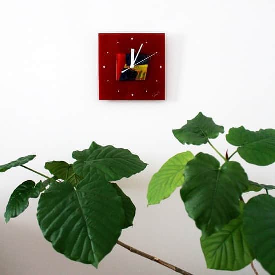 comb de shioさんのインスタグラム写真 - (comb de shioInstagram)「時計から、アートのある生活、はじめませんか？  glass art clock by Isako TODA﻿ ﻿ #アートのある暮らし ﻿ ------------------------﻿ 【作品リスト】﻿ ﻿ ■ ガラスアート時計「The sun rises/シックなブラウンレッド」 C_200821  オンラインショップ掲載中です。﻿ ﻿ ﻿ #combdeshio﻿ #コムデシオガラス ﻿ #コムデシオ ﻿ #ガラス作家杜多一菜子﻿ #三重県  #三重県津市  #インテリア好きな人と繋がりたい﻿ #インテリアデザイン﻿ #おしゃれインテリア #インテリアアート #壁掛けインテリア #おしゃれな部屋  #抽象画アート #寝室インテリア  #壁掛け時計 #ガラス時計 #新築祝いのプレゼント #結婚祝いのプレゼント  #おうち時間を楽しむアイテム ﻿#インテリア時計  #artist  #interiorart #interiorartwork #artclock #glassclock #japanesecraft #clock」8月24日 18時55分 - comb_de_shio