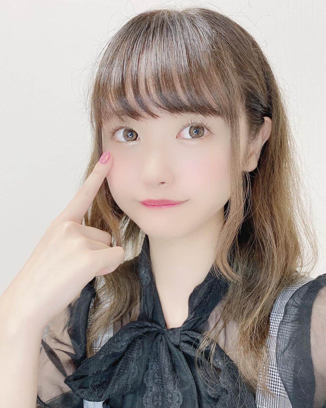 のインスタグラム：「まつげパーマしました👀 ちょっと前だけど…🙉 . 元々まつげは長くてカールつけるとまぶたにまつげが付いて痒くなるので、ちょなんは"カール少なめの根元から立ち上げで"とお願いしてます！ まつげパーマのこだわり強めですが、いつも安心してお願いできるparkbytokyo銀座店さん(@parkbytokyo_ginza ) いつもありがとうございます❤️ . #まつげパーマ #parkbytokyo #まつげエクステ #ネイルサロン #美容 #eyelash」