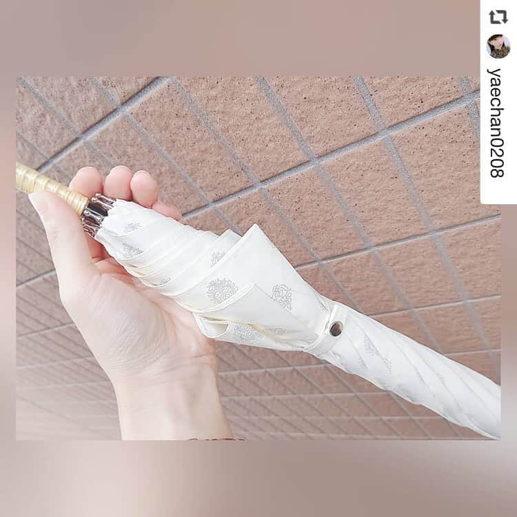 のインスタグラム：「投稿ありがとうございます🌂💓 #repost @yaechan0208   📷投稿でプレゼント！ ならファミリーの商品を使った新しい生活様式での暮らしを 「#新しい生活様式はじめるナラ」と「#ならファミリー」をつけて Instagramに投稿してくれたフォロワーの中から抽選で、 らくだカードポイント10,000円分をプレゼント！ . . . ・ ・ 梅雨明けて、暑い日が続きますね、、、 高校生のときから夏の時期は欠かさずに 日傘をさして外出してます(^-^) ・ ・ 毎年新しいのを買っているのですが 今年は、 ならファミリーの中に入ってある #Francfranc の日傘♥️ 柄がとてもかわいい 持ち手も握りやすくて良きですヽ(*´∀`)ﾉ ・ ・ #新しい生活様式はじめるナラ #ならファミリー」