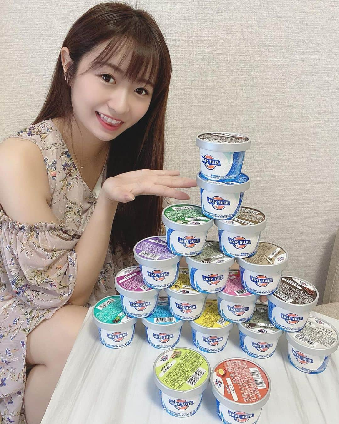 新矢皐月さんのインスタグラム写真 - (新矢皐月Instagram)「﻿ ﻿ みてみてー！！﻿ ブルーシールアイス詰め合わせギフト18個セットが﻿ お家に届きました✨✨﻿ ﻿ 去年沖縄行った時にはじめて存在知ったんだけど﻿ 美味しくてすき☺️💖﻿ ﻿ 独り占めしないで友達にもわけわけしよ🎁﻿ ﻿ たくさんの味あったのですが﻿ みなさんはどれ食べたいですか？？✨﻿ ﻿ ﻿ @blueseal_icecream  ストーリーズにURL貼ったからみてね🥳﻿ ﻿ ﻿ ﻿ #ブルーシール #ブルーシールアイス #沖縄アイス #アイス好きな人と繋がりたい #アイスギフト #夏はやっぱりブルーシール #blueseal #icecream #沖縄　#okinawa #みんなでブルーシール #ギフト﻿ #jpop #여자 #다리 #허벅지 #japanesegirl #japaneseanime #animegirl #絲襪 #美腿#japaneseculture #ゴルフ女子 ﻿ #青森 #東北  #被写体 #足 #太もも #脚」8月24日 19時18分 - araya_satsuki