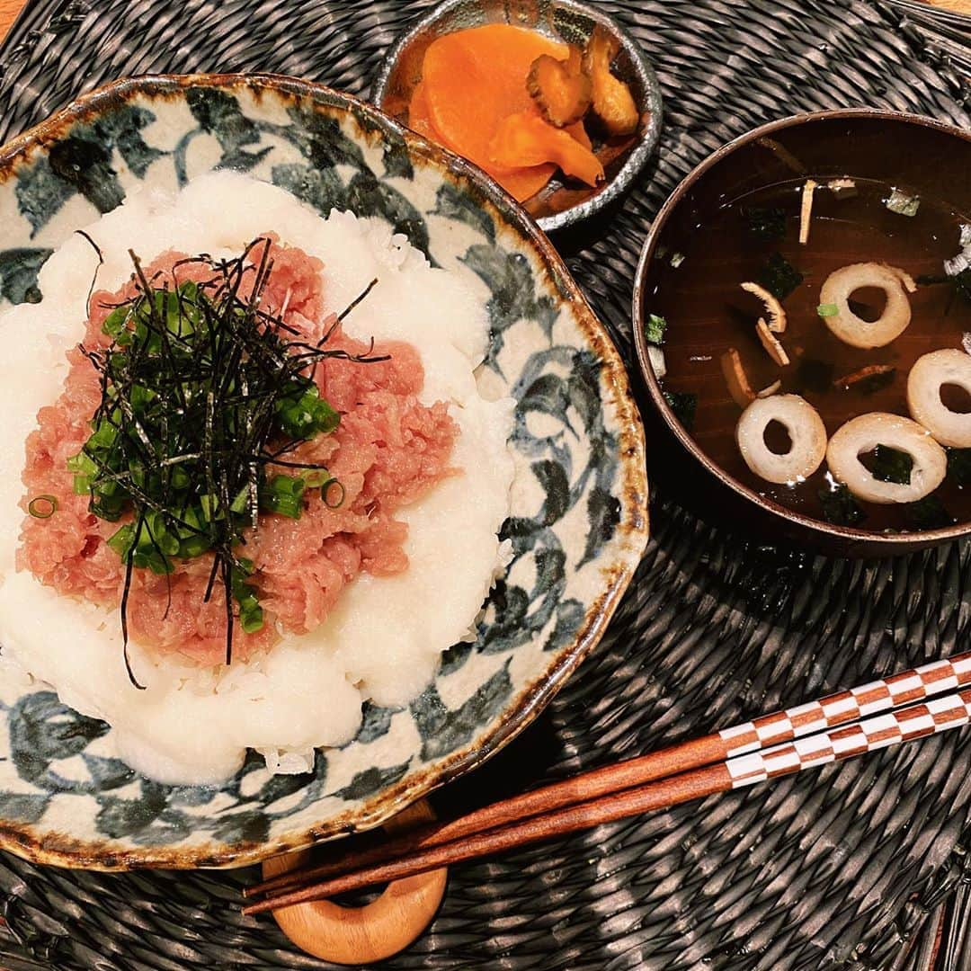 GENKINGの釜飯さんのインスタグラム写真 - (GENKINGの釜飯Instagram)「今夜はネギとろろ丼🐟 YouTubeに前回失敗したクレープ動画のリベンジをupしたからみてね💖 インスタのプロフィールのリンクから飛べます💕 #genkingkitchen  #ネギトロ丼」8月24日 19時33分 - genkingkitchen