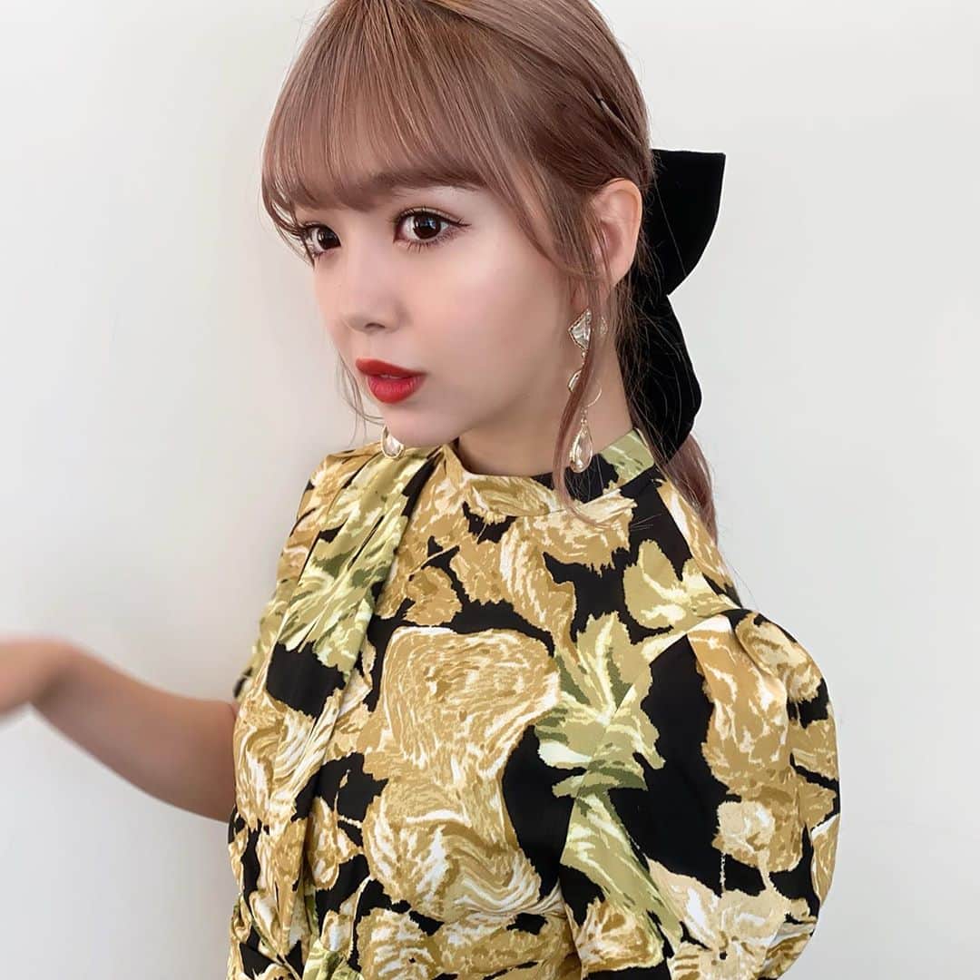高橋有紀のインスタグラム：「衣装も可愛いし、衣装に合わせて自分の大きいリボン持参してるのも可愛い🖤」