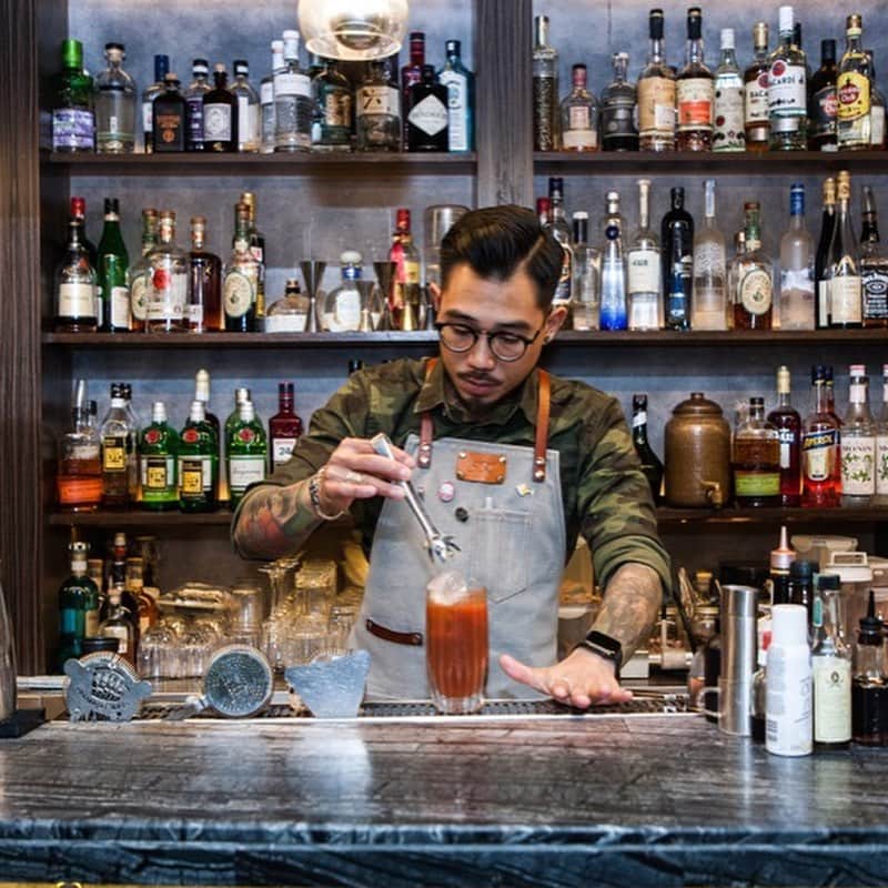 HereNowさんのインスタグラム写真 - (HereNowInstagram)「Mixology bar owned by a world-class bartender in Central Hongkong  📍：Quinary (Hongkong）  "If you are interested in drink mixology bars, you’ve probably already heard about Quinary. The cocktails made by bar manager Samuel Kwok are particularly superb. The way he moves when making a cocktail is reminiscent of someone performing a sacred ritual. The place is usually packed, so I recommend going with just a few people and sitting at the bar." HereNow Editor  #herenow #herenowhongkong #wonderfulplaces#beautifuldestinations#travelholic #travelawesome #traveladdict#igtravel #livefolk #instapassport #optoutside #instadrink #drinkstagram #drinkoftheday #craftcocktail #bartenderlove #liqpic #cocktailsforyou #myfavoritecocktail#cocktail #artofdrinks #cocktailsofinstagram #hongkong #香港」8月24日 19時50分 - herenowcity