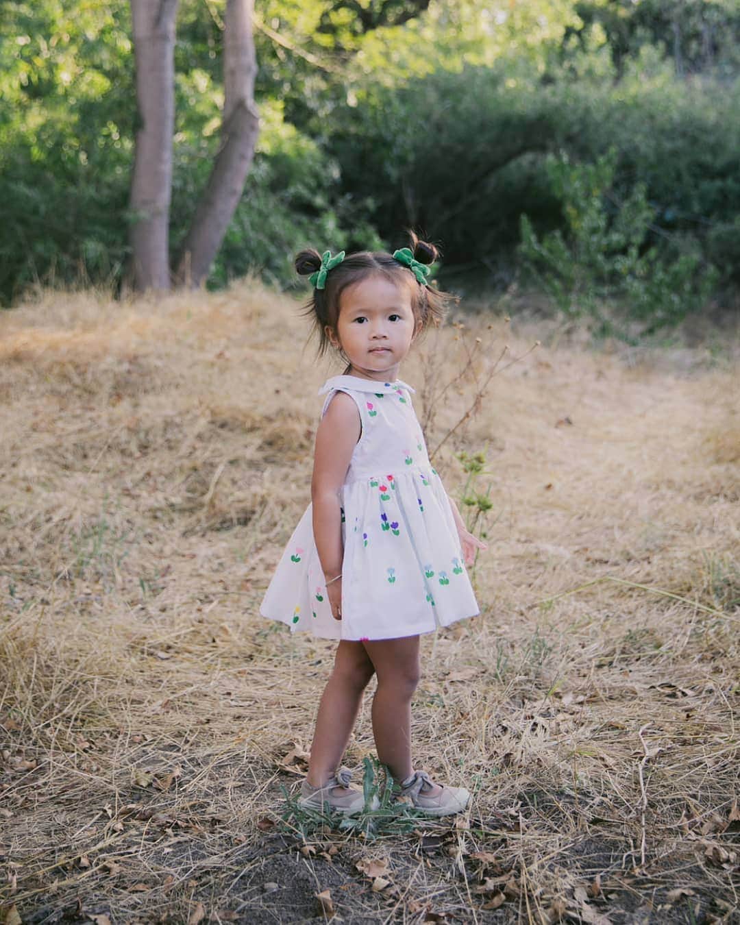 ベンシモンのインスタグラム：「Belle rentrée à celles et ceux qui reprennent aujourd’hui 🌞 📸 @harlow.vy」