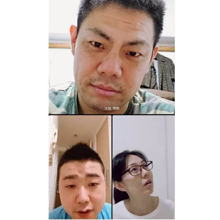 太田芳伸のインスタグラム：「何じゃこの夫婦は。 . . この前のオンラインコントの練習中に、奥さんが水分補給しに行ってる間に、裸でギター持って乱入する旦那。 . 何じゃこの夫婦は。 . まぁ、色んな事があるから面白いオンラインコント。 次回オンラインコントvol.2は . ９月５日(土)‼️‼️‼️ . 佐藤太一郎君と３人でワイワイやりますので、吉村派遣会社９月で調べれば買えます‼️ 良かったら是非とも来てくださいーーー」
