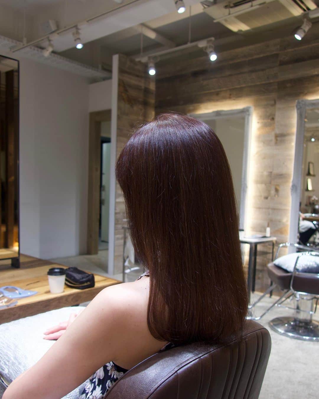ImotoEtsuyo さんのインスタグラム写真 - (ImotoEtsuyo Instagram)「久しぶりの　#サロモ 🎵 ヘアサロン @hair_salon_glad で カラーとトリートメントを して頂きました！  ・ ・ カラーは　#アッシュベージュ  赤みを抑えるカラーにしました。 トリートメントで髪もサラサラに！  ・ カラーで頭皮がしみるのですが こちらは大丈夫でした。 ・ 広い店内はコロナ対策も 万全でした。 ・ 私のインスタを見たと 予約すると 15% offになるそうです。  ・ ・ @glad_hair_ryoya @hair_salon_glad ・ ・ #ワンピース➡︎ @valmuer_official #ヴェルムーア  #ピアス　➡︎ @granthule7  #findmyself2020 #南青山 #青山 #表参道 #GLAD. #西海岸風 #西海岸風サロン #ロンハーマン #ハイライト #ダブルカラー #透明感カラー #バレイヤージュ  #エアータッチ #ケアカラー #ケアブリーチ #olaplex #オラプレックス #Aujua #ヘアサロン #glad_hair_ryoya #山田涼也」8月24日 19時52分 - bisuhada