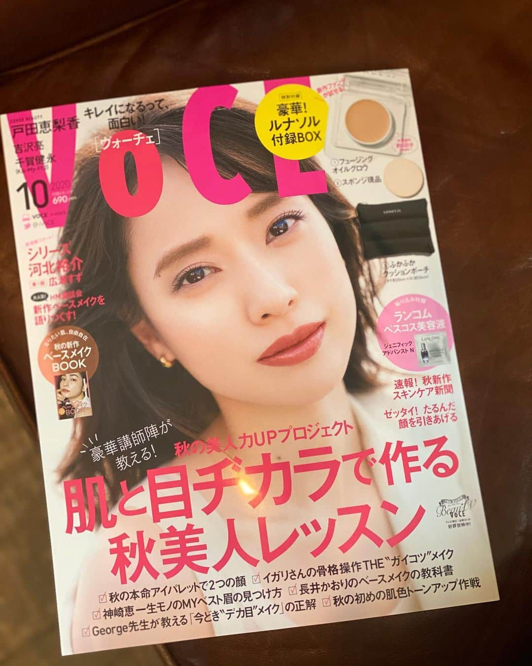 神崎恵さんのインスタグラム写真 - (神崎恵Instagram)「発売中の『VOCE』10月号。 眉特集です。 眉を描くポイント。解説しています。 ぜひ読んでいただけたら嬉しいです✨  #VOCE #眉 #眉毛メイク」8月24日 19時54分 - megumi_kanzaki