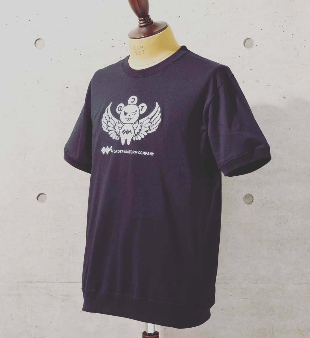 中村正人さんのインスタグラム写真 - (中村正人Instagram)「【DCTgSMからのお知らせ】 MSTのサイドリブTシャツはスウェット風の厚手生地で、体にフィットしてるのでワークウェアにおすすめ！もちろんタウンユースとしてもお使いいただけます。 今の時期、汗をかいたらガシガシと洗ってくださいね！ ホワイト、ブラック、ネイビー、グレーの4色からお好みのカラーをお選びいただけます◎ お買い求めはDCTgSMへ！  #DCTgarden #MST #ワークウェア」8月24日 20時03分 - dct_masatonakamura_official