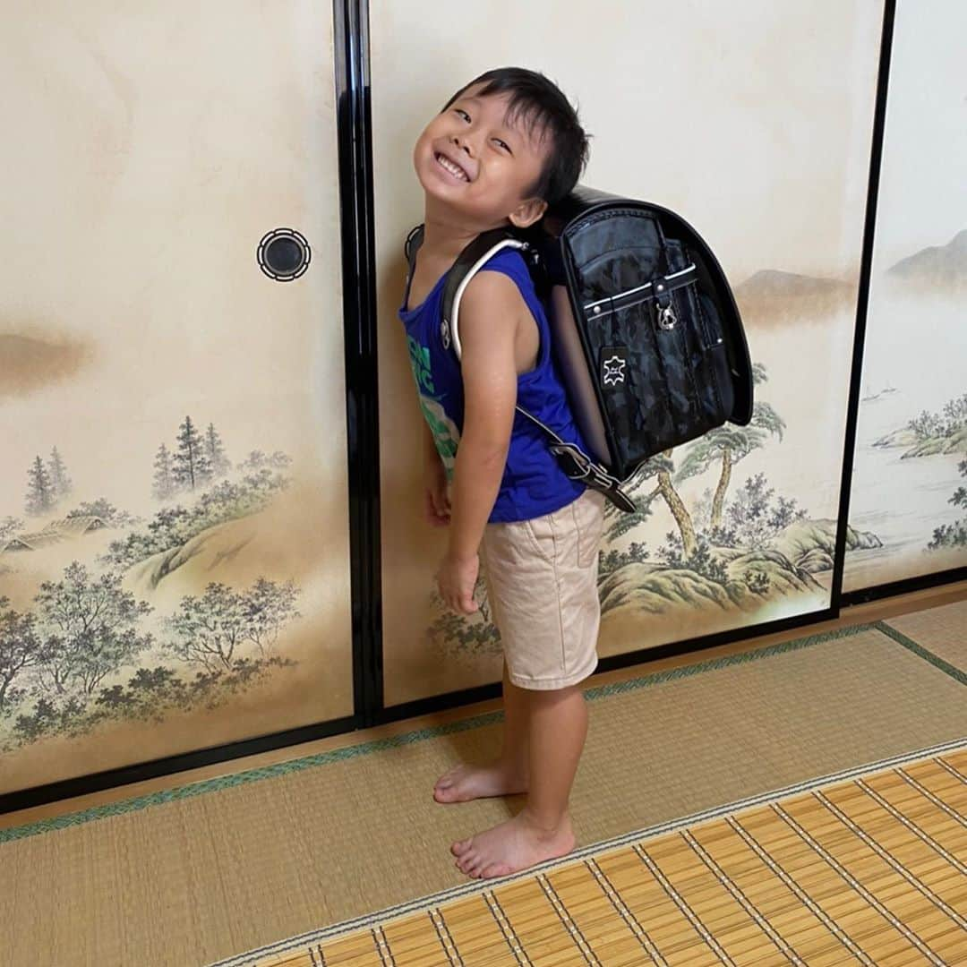 藤嶋大規さんのインスタグラム写真 - (藤嶋大規Instagram)「来年もう小学生。時が経つのは早い。 けどまだまだランドセルが大きく見える😄  #息子 #長男 #来年小学生 #ランドセル」8月24日 20時14分 - canoe_hiroki