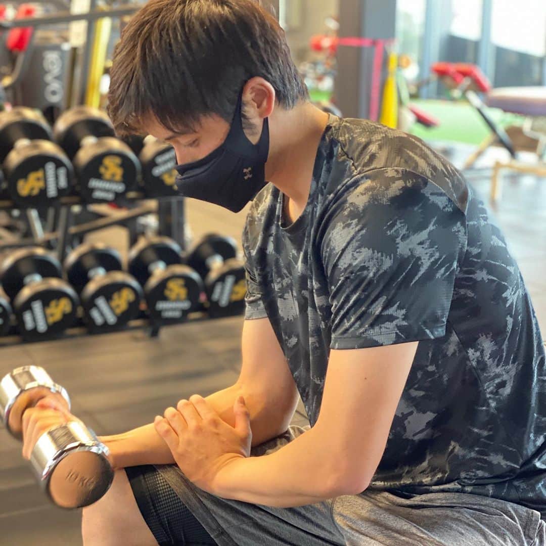 のインスタグラム：「マスクが手放せない状況ですが、 復帰に向けて頑張ってます💪 息がしやすく、フィット感抜群で繰り返し使えるマスク！ オススメです😁 #UAスポーツマスク #UASPORTSMASK #スポーツマスク #アンダーアーマー #Uanderarmour #カメラ目線」