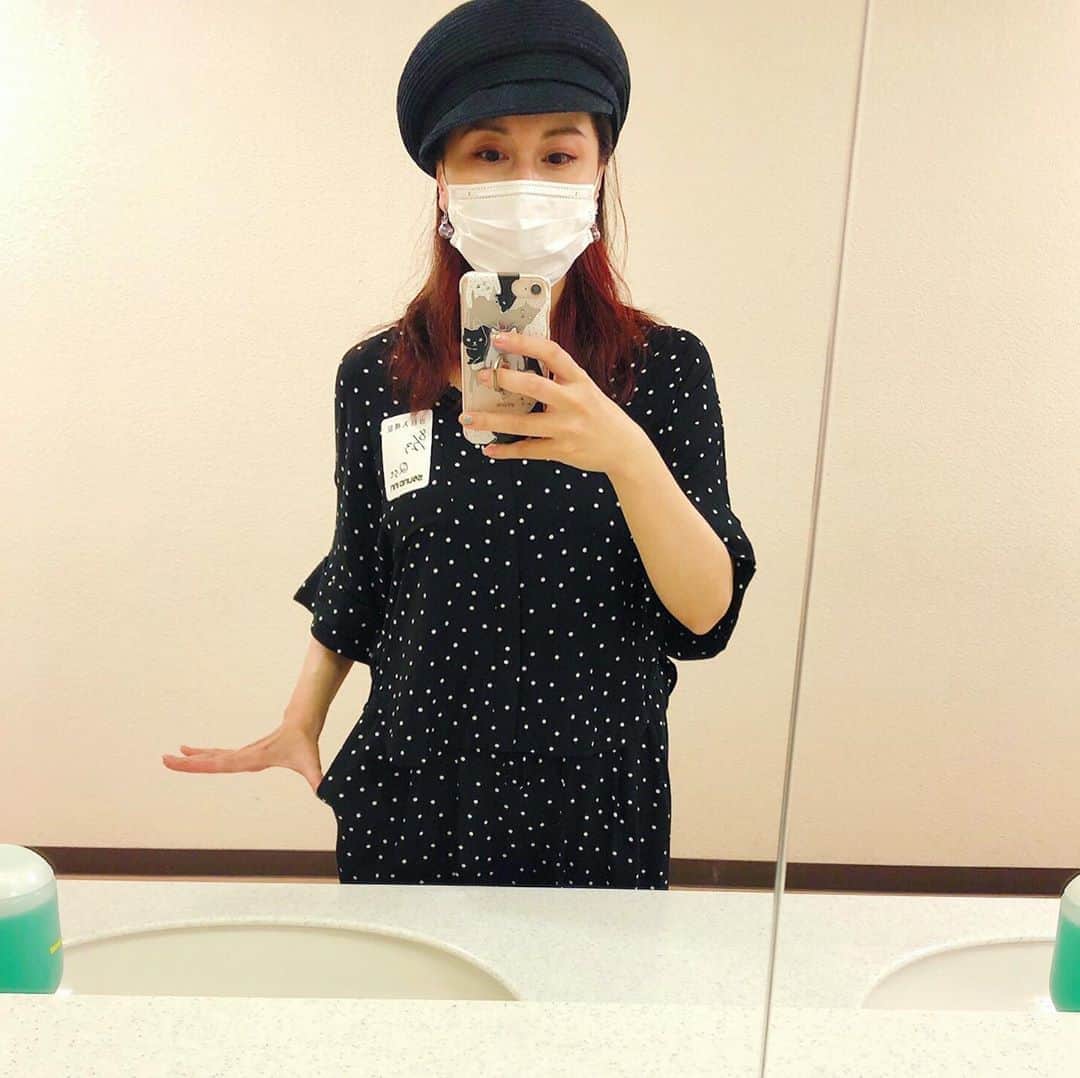 のインスタグラム：「なんだろ。 何かのキャラっぽい。 #コーディネート #昨日のコーデ  ...掃除屋さん...？」