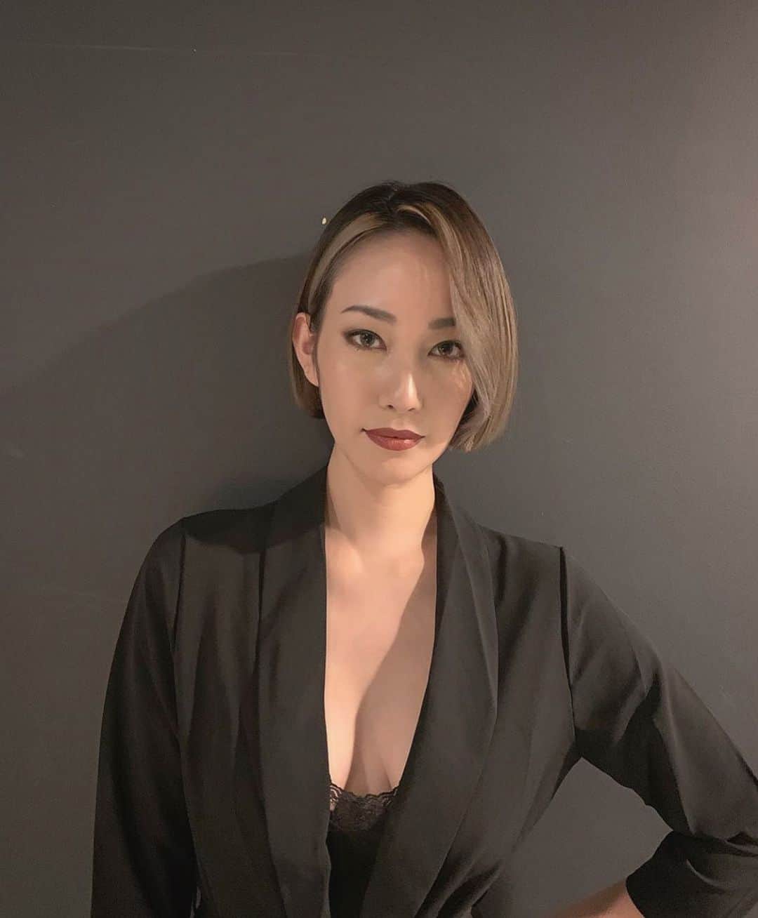 藤本奈月のインスタグラム：「ビースタッフガールズコレクションの、審査員をさせて頂きまして、その時のメイク by @yumiko__yamaguchi かっこよく作ってくださりありがとうございました😌❤️ 素敵な出会いもあり、心動かされ、キラキラまぶしいパワーに改めて私も頑張りなおそうと思わされるいちにちでした。」