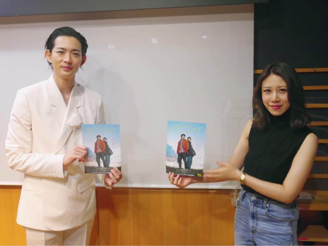 DJ みぃのインスタグラム：「来月のFM大阪「LOVE+RED」は9月4日（金）から公開となる映画「リスタートはただいまのあとで」で古川雄輝さんとW主演を務めていらっしゃる『竜星涼』さんをお迎えします！映画のことはもちろんプライベートなお話からファッション、恋愛感など！色々お伺いしました！是非お聴きください✨☺️ #リスタートはただいまのあとで #竜星涼　さん　#とても穏やかな方で話すぎて時間が足りなかった　#真っ白の衣装も王子様みたいでした　#映画は9月4日から公開です　#癒し系純愛BL映画　#自然体な感じがとても良きです　#この模様は9月1日と9月8日に放送予定です」