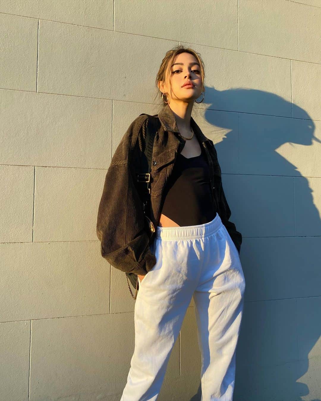 リリーマイマックのインスタグラム：「Avoiding all my issues by online shopping 🙃 whole fit from @boohooau  Use my code CROWN to get 50% off (excluding sale) 🛍 #ad」