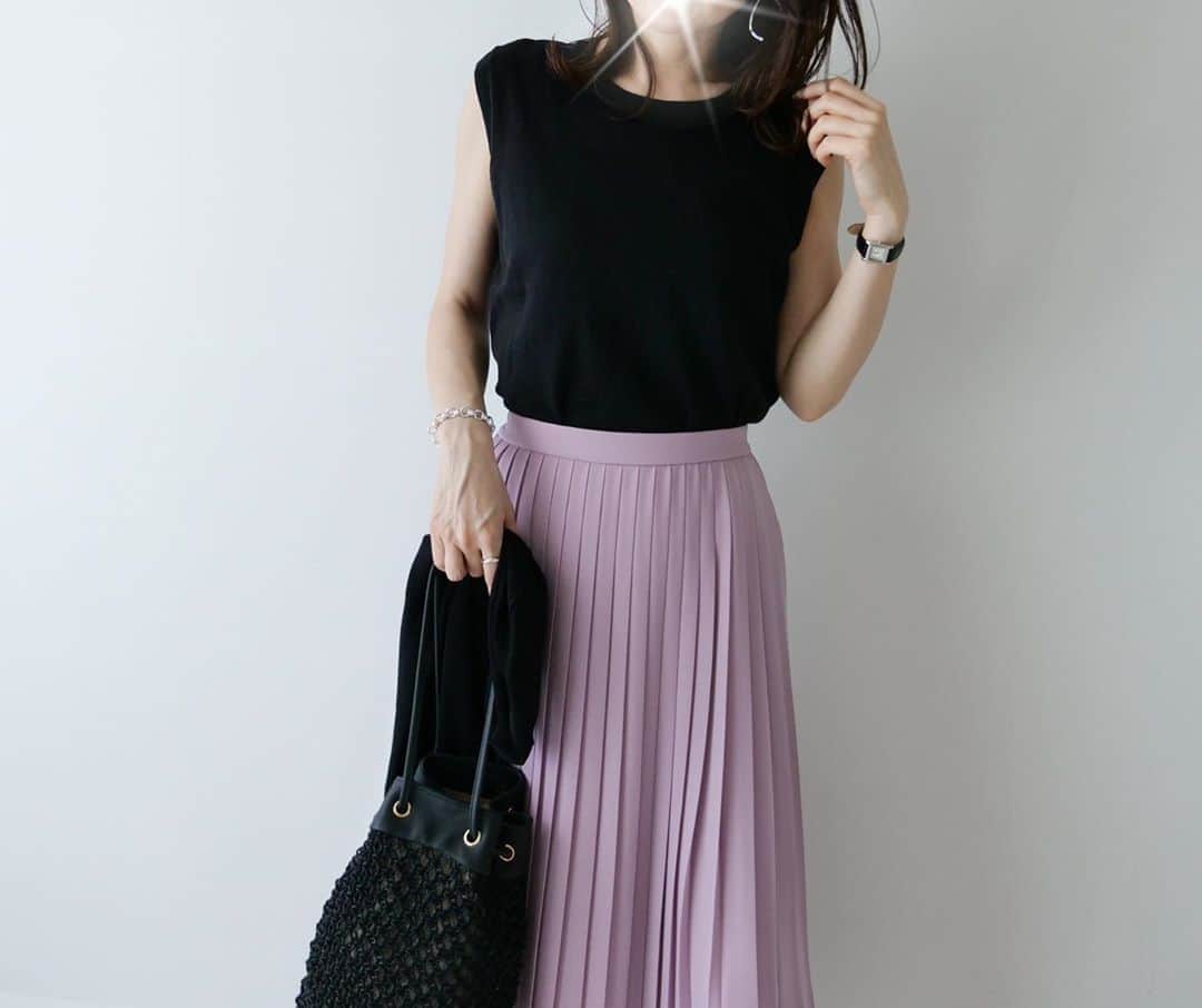 Umyさんのインスタグラム写真 - (UmyInstagram)「・ ・ #ユニクロコーデ black × purple ・ トップス#and_Me カーデ#UNIQLO#シフォンプリーツロングスカート スカート#UNIQLO バッグ#POTIOR 靴#ミンキーミー ・ ・ ブログ更新しました✎ 上に載せているURLから見られます◡̈ ・ #ユニクロ#ユニクロコーデ#ユニジョ#uniqloginza#uniqloginza2020ss #ootd#instafashion #coordinate#コーディネート#大人コーディネート#きれいめコーデ#大人カジュアル#大人ファッション#30代ファッション#r_fashion#OOTD#KURASHIRU#kaumo_fashion#ponte_fashion#ootd_kob#locari」8月24日 20時37分 - umy.umy.umy