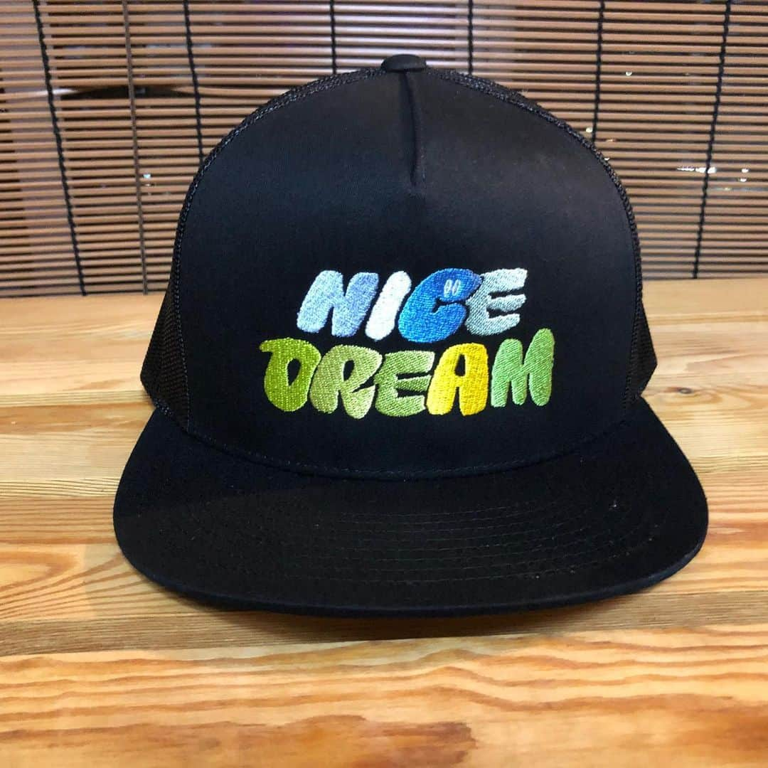 サイプレス上野さんのインスタグラム写真 - (サイプレス上野Instagram)「‪【BOYEE新入荷】“NICE DREAM LOGO MESH CAP”（BLACK/WHITE）！丁寧な刺繍によるイチモツです🙏こちらよりよっしゃっしゃっす💁‍♂️‬  ‪→https://nicedrm.thebase.in‬ ‪か‬ ‪→https://dreamkaihatsu.shop-pro.jp‬ ‪にて！‬」8月24日 20時50分 - resort_lover