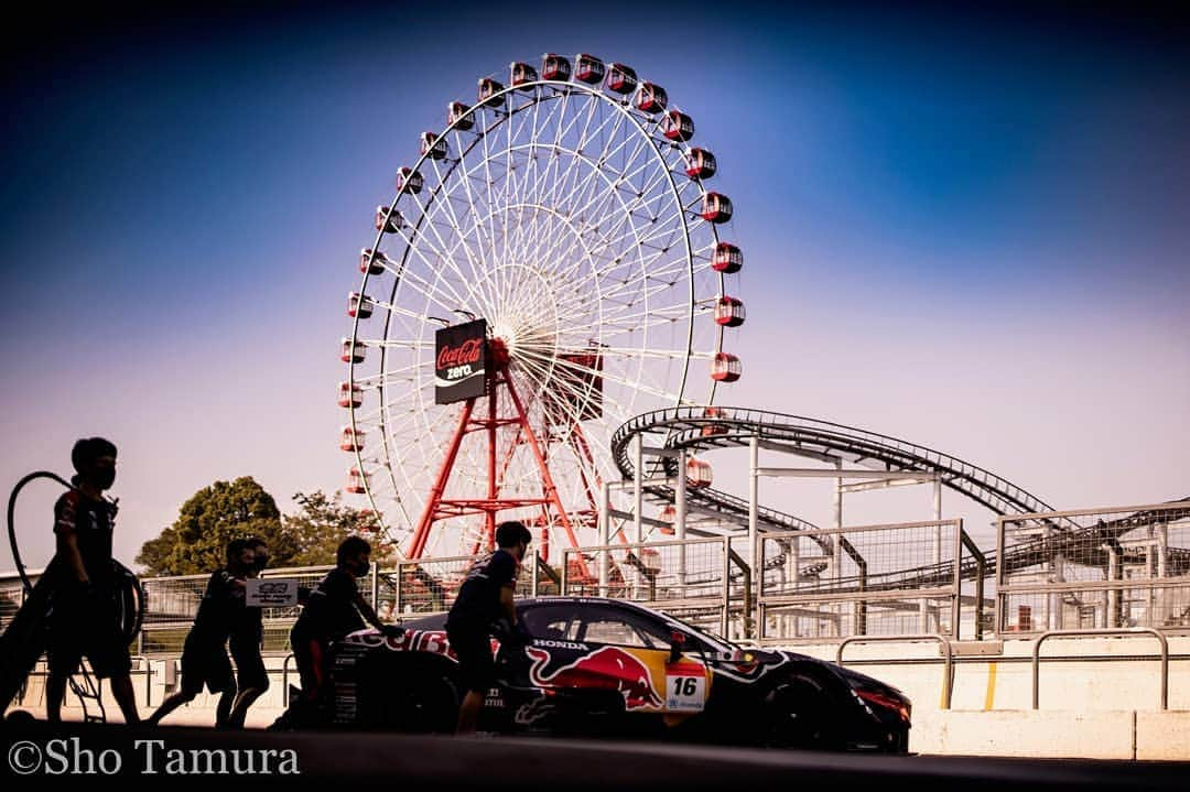 中野信治のインスタグラム：「Super GT Round 3 @ Suzuka circuit Q  5th R  DNF  好調の予選から一転、決勝はトラブルにより戦わずしてレースを終えることに。。 パフォーマンスの向上を結果に繋げることが出来ないジレンマ。  チームレッドブル無限の力を早く結果で証明したい。   次の茂木が待ちきれない😈  #16の応援を有難うございました❗  #honda  #mugen  #redbull  #teamredbullmugen  #richardmille  #motul  #motorsport  #car  #supergt  #japan  #team」