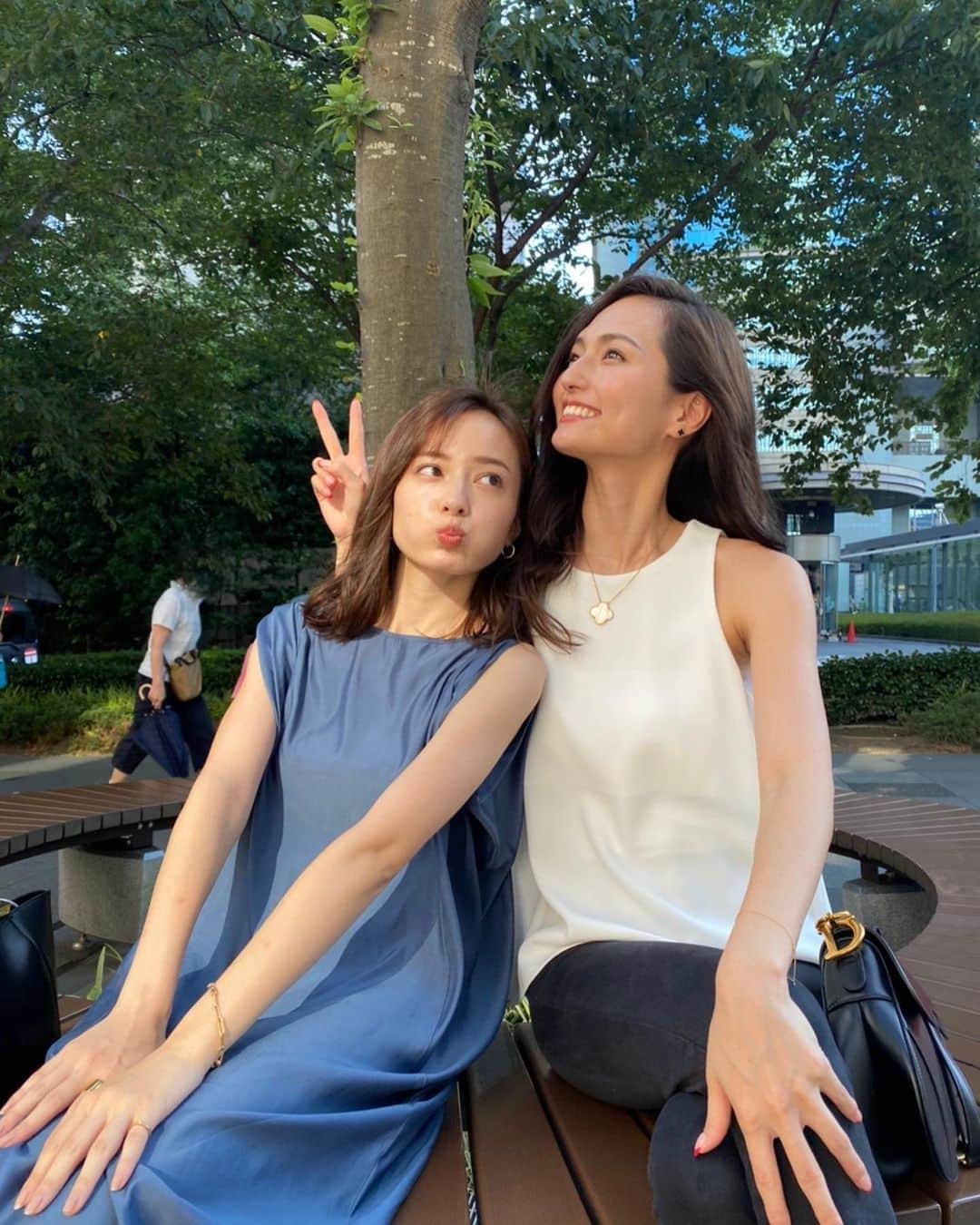山賀琴子さんのインスタグラム写真 - (山賀琴子Instagram)「久々に会えて嬉しかった🥰 そして写真選べなかった🤣  何枚目が好き？❤️  #friends#tokyo#fashion」8月24日 20時53分 - kotokoyamaga