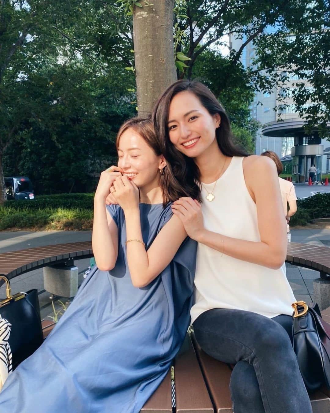 山賀琴子さんのインスタグラム写真 - (山賀琴子Instagram)「久々に会えて嬉しかった🥰 そして写真選べなかった🤣  何枚目が好き？❤️  #friends#tokyo#fashion」8月24日 20時53分 - kotokoyamaga