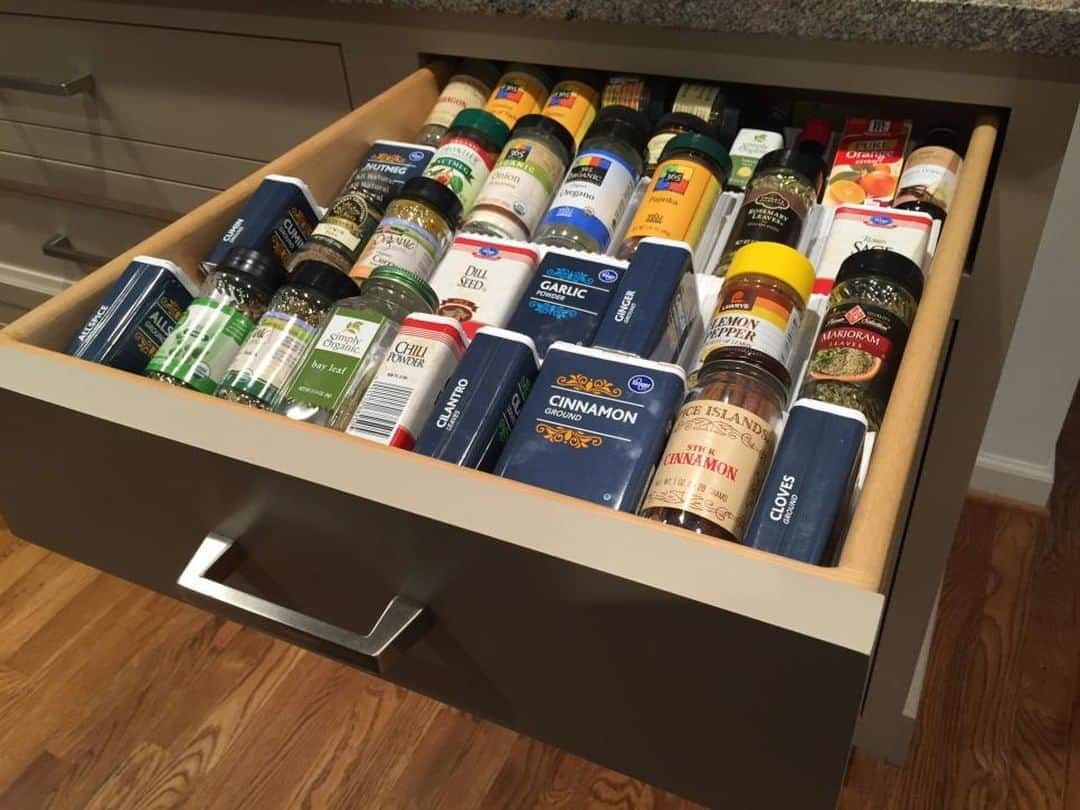 HGTVさんのインスタグラム写真 - (HGTVInstagram)「Spice up your spice storage. 🌶 We found 13 creative ways to store your herbs and spices. 🌿 Head to the link in our profile to find the right spice organization solution that works for your kitchen. 🔝⁠ ⁠ #kitchen #storage #organization #spices #kitchenstorage」8月24日 21時01分 - hgtv