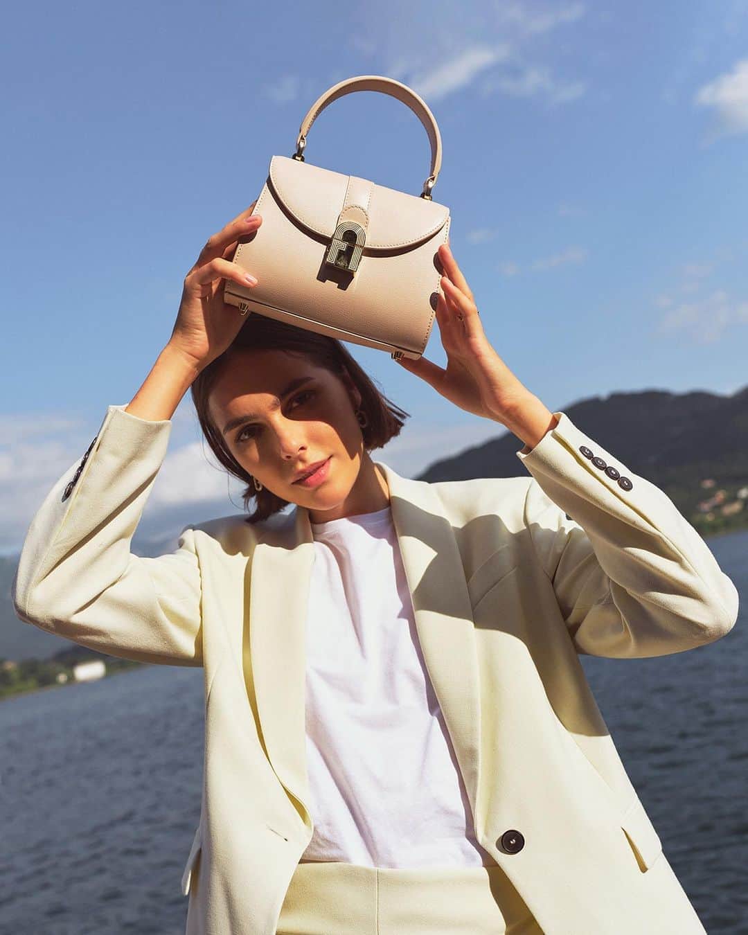 フルラのインスタグラム：「Add a unique twist to your outfits thanks to the vintage flavor of this pastel pink Furla Opera.  #thefurlasociety #furlafeeling #newcollection #furla #accessories #fashion」