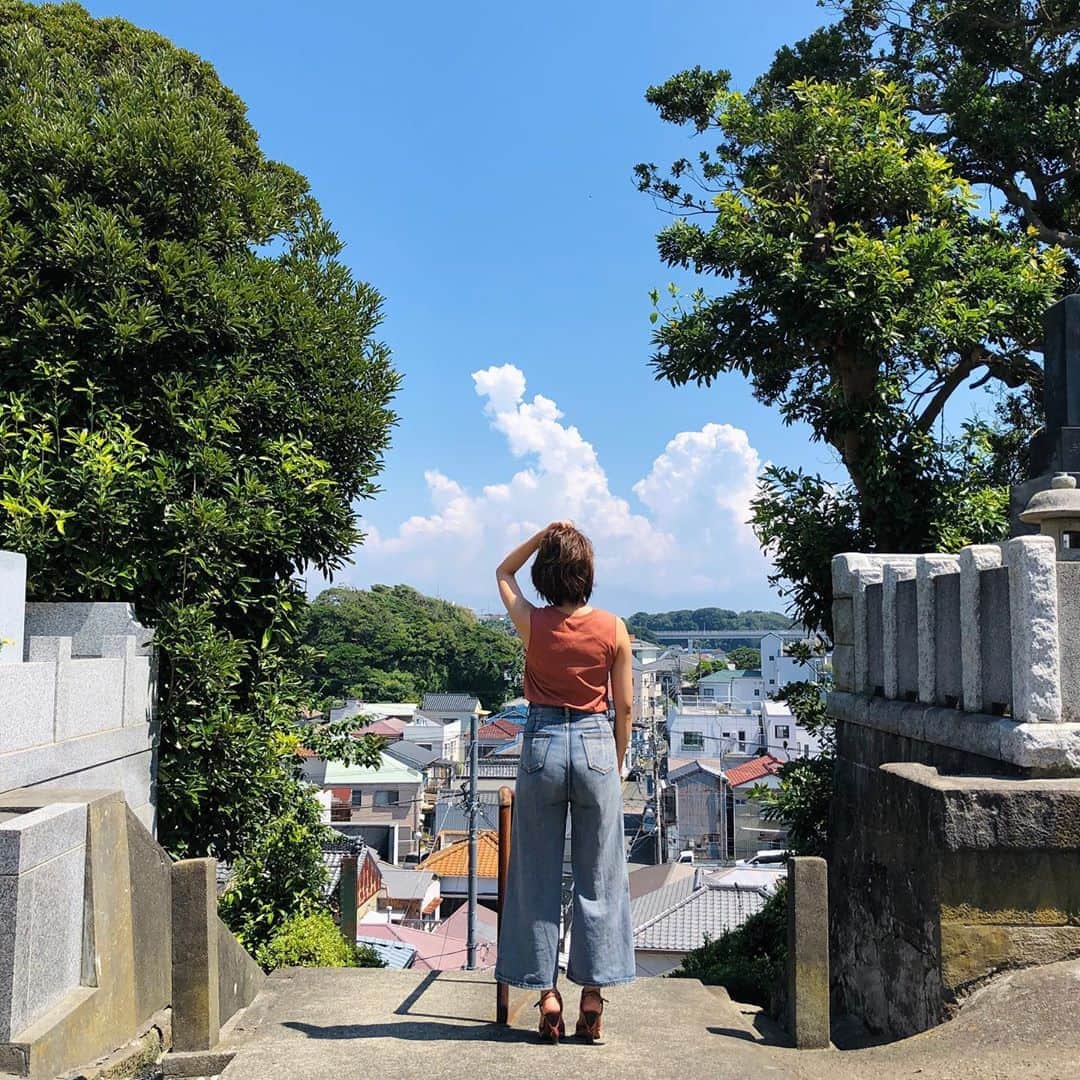 のインスタグラム：「. . 夏の空ってずーっと見てられる！！ . 今年はこんな空見れないと思ってた からほんとーーーに嬉しかったな！！ . . #夏の日 #夏空 #青空 #入道雲 #綺麗な景色 #三浦半島 #三崎港  #神奈川 #こちえ #summervibes  #summersky  #bluesky #beautifulview  #japanesegirl  #japan #kanagawa」