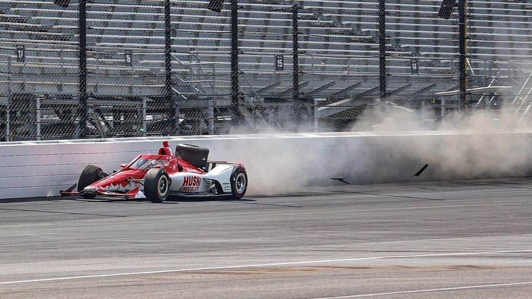 マーカス・エリクソンのインスタグラム：「Gutted 😤. Had such a fast car yesterday! Was moving steadily up the field (P8) until my crash. Feel sorry for my @huskichocolate @chipganassiracing @hondaracing_hpd team, they’ve done such a great job all month! We need to analyse what happened, the rear just went there... Congrats to Taku for winning and well done to @scottdixon9 on P2. And a Honda 1, 2, 3 awesome job and congratulations @hondaracing_hpd 💯 #ME8 #INDY500 📸 John Chilton/ Indystar」