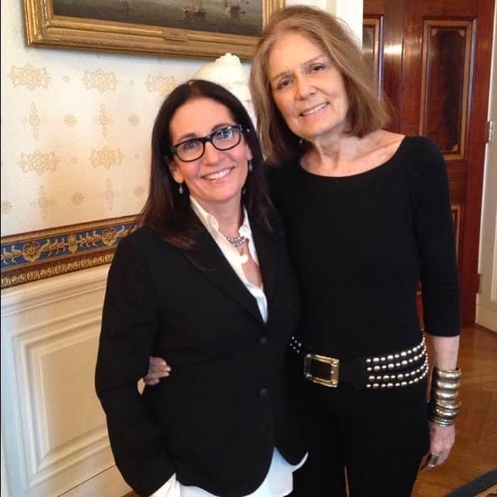 ボビー・ブラウンのインスタグラム：「Monday morning motivation. Meeting @gloriasteinem at the White House one #international woman’s day still one of my all time my highlights. I’ve spent my life empowering women in a non comparable way but similar none the less. #icon #womensupportingwomen #bethechange」