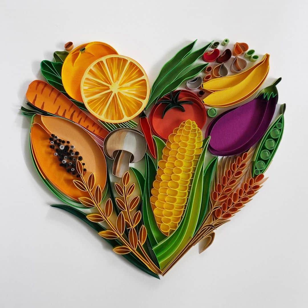 Sabeena Karnikのインスタグラム：「‘Heartfull’ a paper heart 14” / 14” framed. . Created as my tribute to appreciate the men- women, farmers, retailers, working round the clock to deliver fruits, vegetables and grains to us relentlessly these past 5 months. Their hard work is ‘heartwork’, hence my art signifies that.  . All proceeds for the sale of the piece will go towards providing hygiene kits to these essential workers. You can buy my piece on @artandfound.co  log on to artandfound.co/artwork-for-heartwork or visit the link in my profile  If not you can donate on theheartwork.support  . I’m extremely happy to be a part of this cause by @artandfound.co @Lays_india and @smilefoundationindia  #artworkforheartwork」