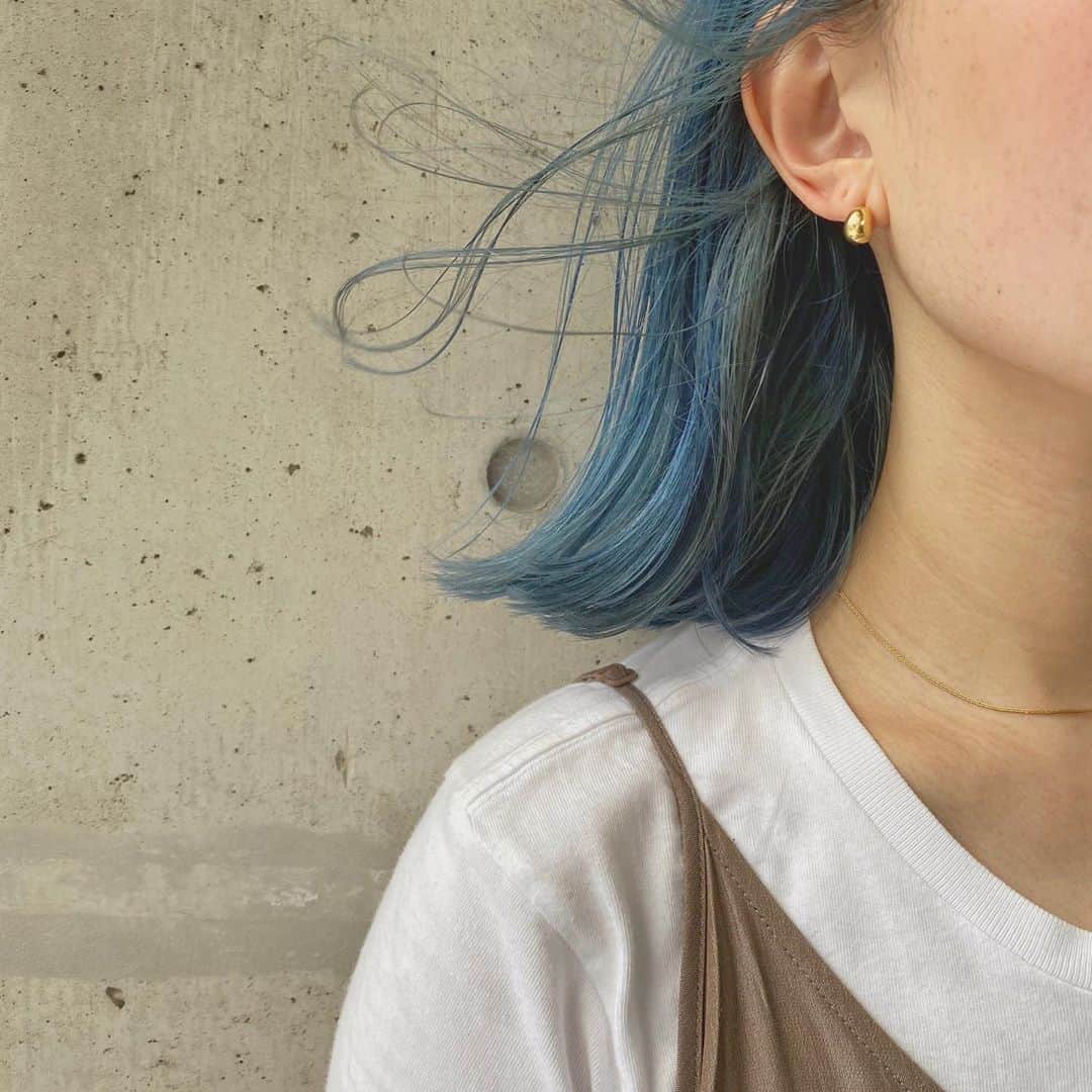 目見田早弥子のインスタグラム：「🦋🐋❄️💙 １年半くらい続けたpinkからblueに。」