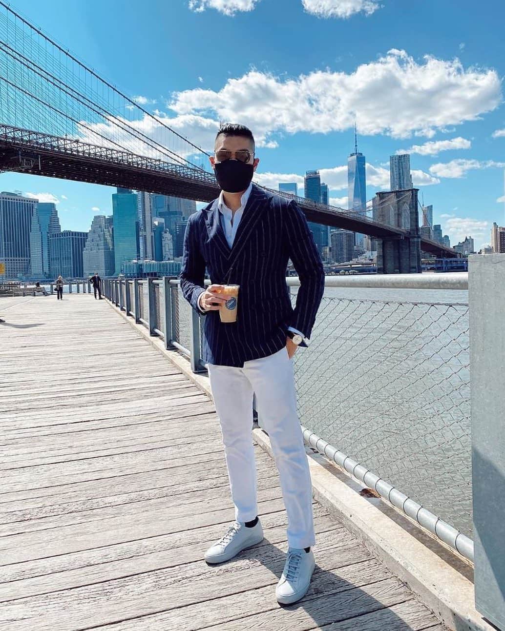 ハドソンのインスタグラム：「Real clothes for the win.」