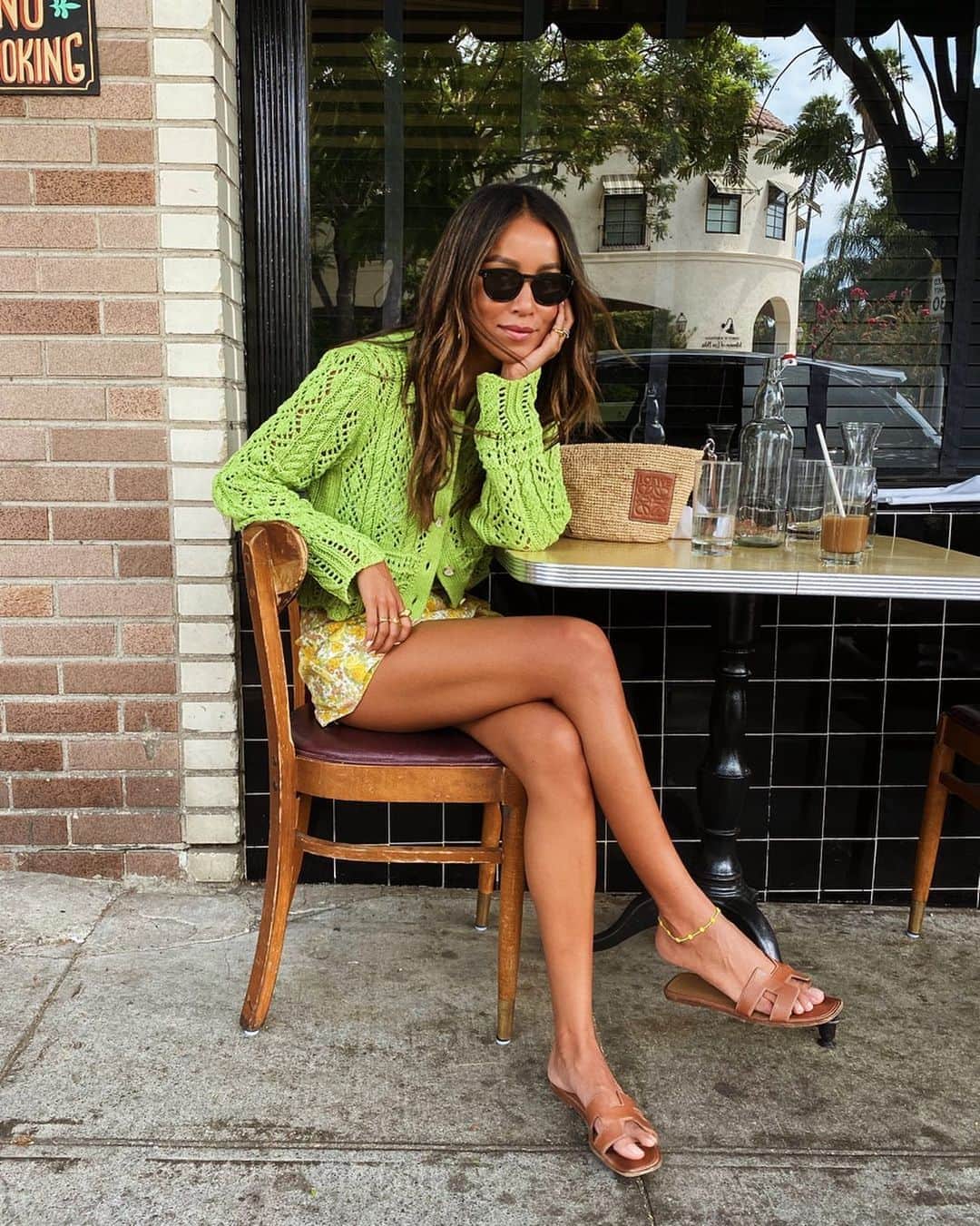 ジュリー・サリニャーナのインスタグラム：「Monday 💚 💚💚 also, make sure to follow my @juliesarinana account!」