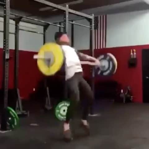 ファンクマスター・フレックスのインスタグラム：「Lifting weights isn’t for everyone! Wow! U think he’s ok?」