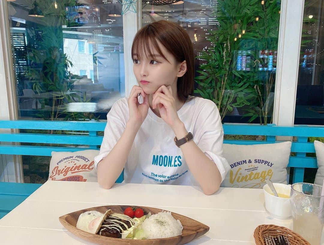 吉田恵美さんのインスタグラム写真 - (吉田恵美Instagram)「原宿のハワイみたいなカフェでランチ🌺  ロコモコ食べました🍳  お店の中、広くて涼しくてとっても綺麗で雰囲気最高でした🌊  #tripport #スイーツ #原宿グルメ #原宿ランチ #pr」8月24日 21時26分 - _yoshida_megumi