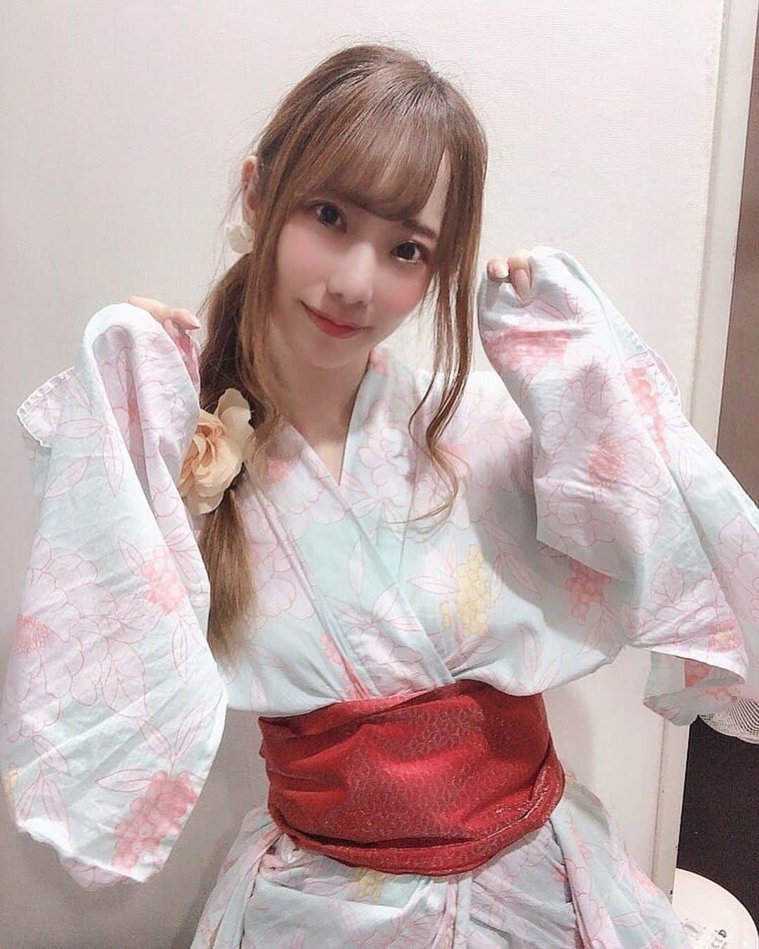 のインスタグラム：「Yukata yukata 👘💕  新しい浴衣買ったよん☺️ 着るの楽しみー！  #kaorihoriuchi #堀内華央理 #bakusutesotokandaicchome #バクステ外神田一丁目 #idol #japan #tokyo #japaneseidol #streamer #twitch #twitchstreamer #game #yukata #浴衣」