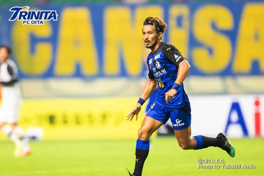 伊佐耕平のインスタグラム：「サッカー出来てるのほんまに幸せ!  #感謝 #人生は常に今から #左手はいつでも #寿司食えるスタイル #そのままどぅーぞ #八新鮨」