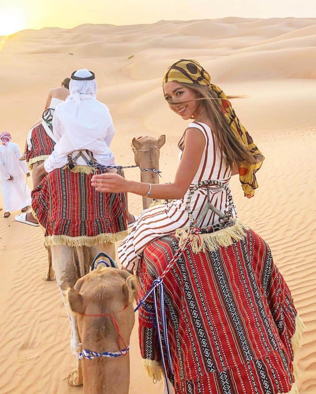 南美沙さんのインスタグラム写真 - (南美沙Instagram)「2年前の砂漠をラクダお散歩した日🏜. . . 世界中の色んな所に行ける日々が、早く戻ってきますように🙏✨. . #砂漠　#ラクダ　#旅　#世界の絶景  #絶景　#世界の旅　#南美沙」8月24日 21時42分 - miee.misa