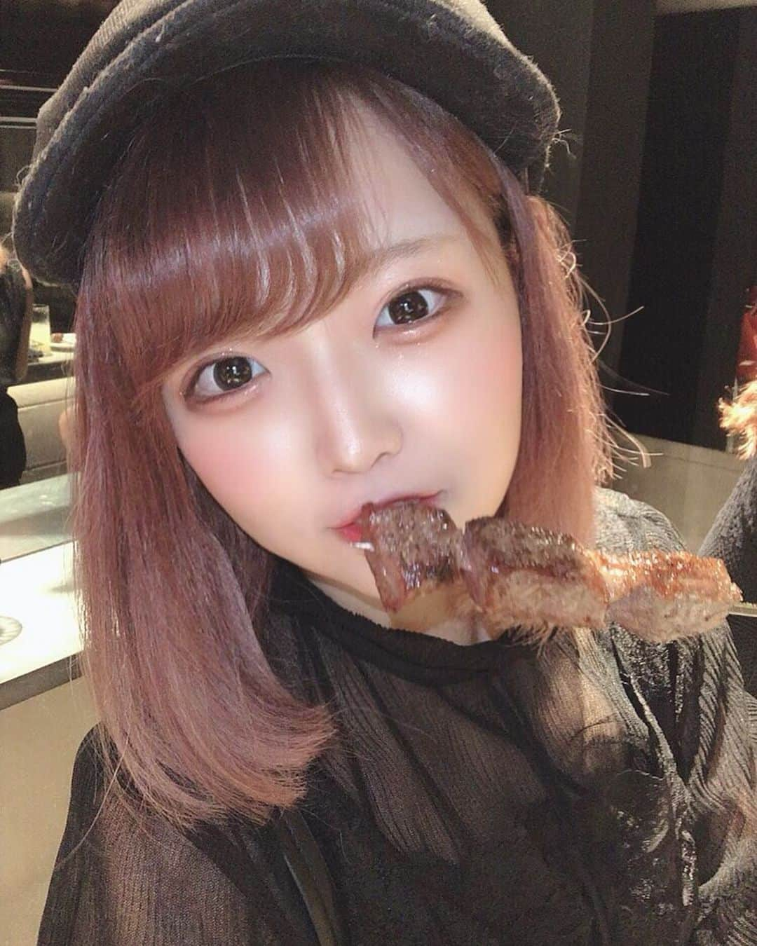 植村梓さんのインスタグラム写真 - (植村梓Instagram)「怒っててもお肉食べさせるときげんなおります」8月24日 21時38分 - nyanazu_o2o4