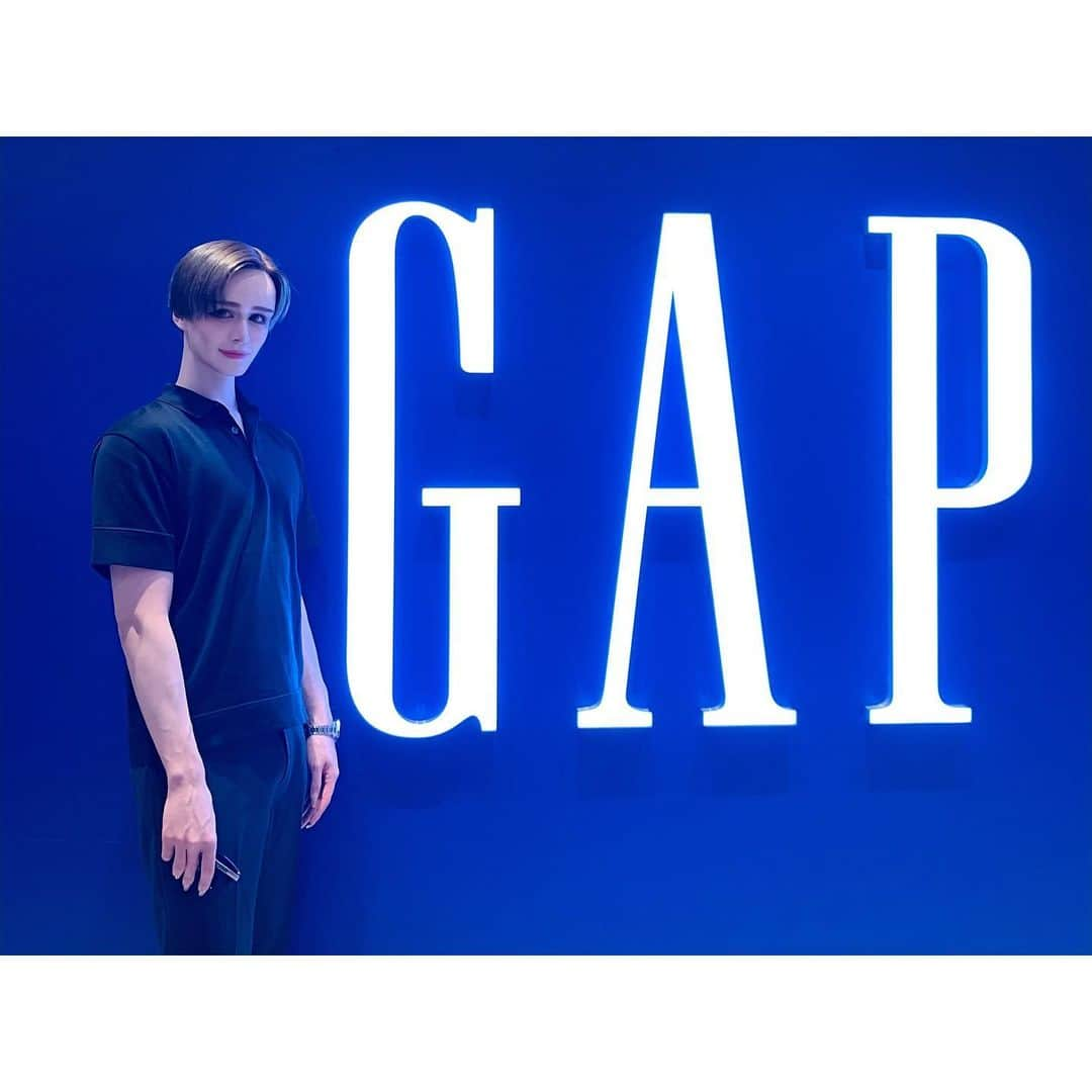 Matt（マット）さんのインスタグラム写真 - (Matt（マット）Instagram)「・ 8/26（水）朝10時から Gapのスペシャルインスタライブ（@gap_jp)に スペシャルゲストとして 僕とよし君💞 そして谷まりあちゃん♥️が出るよ！ ちょっと早い時間だけど見てくれたら嬉しいな💖 お楽しみに💋 #GAP #インスタライブ #まって #workoutし過ぎてガタイが😂」8月24日 21時38分 - mattkuwata_official2018