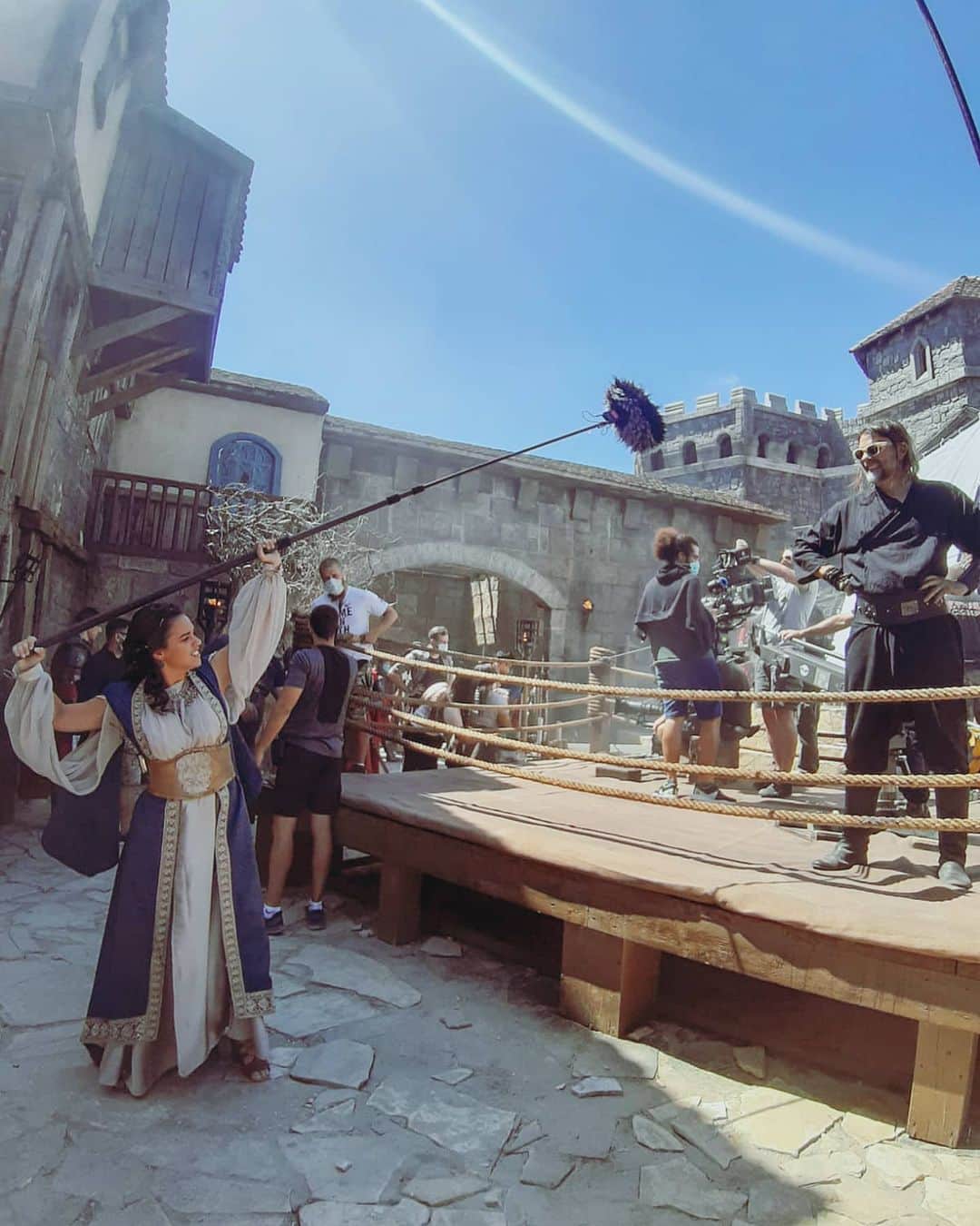 ジョージア・メイ・フットのインスタグラム：「Decided to switch it up and become the new boom operator here at @outpostseries」